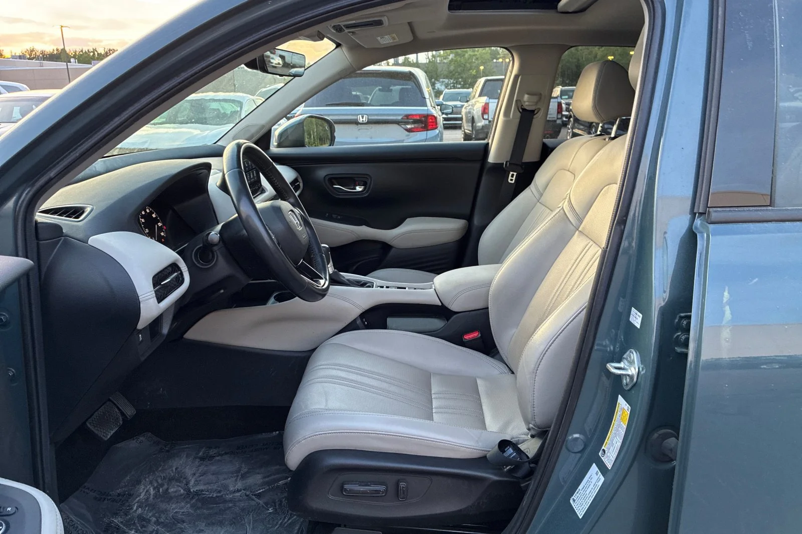 Used 2025 Nordic Forest Pearl Honda EX-L image 9