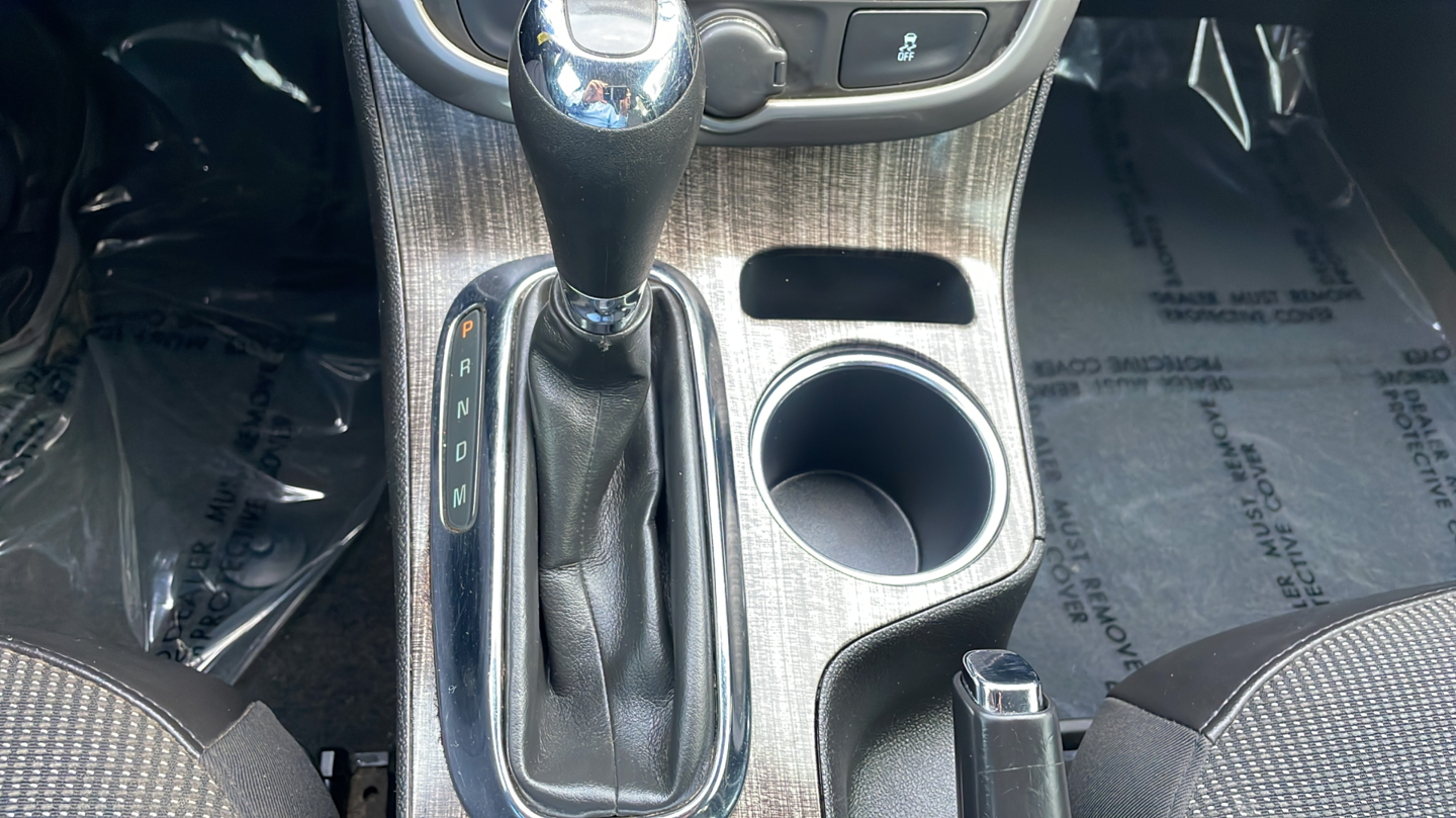 Used 2016 Silver Chevrolet LT image 23
