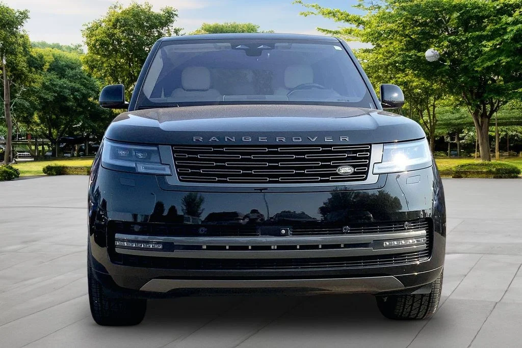 Used 2023 Black Land Rover SE image 2