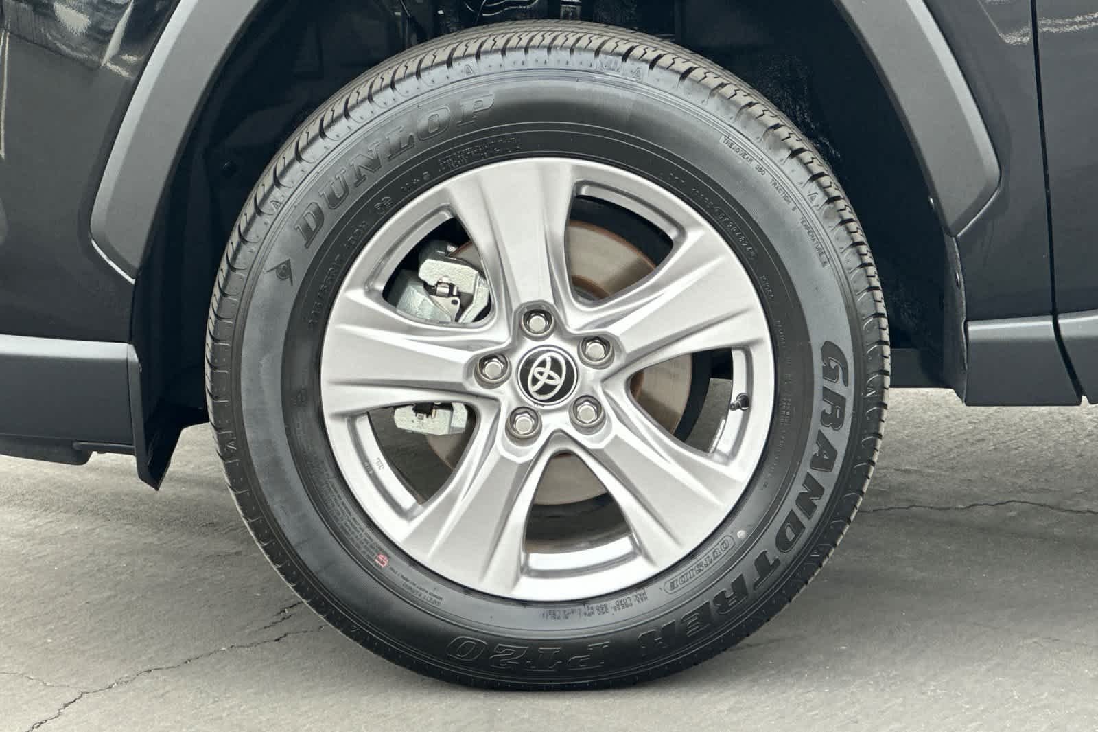 2025 Toyota RAV4 XLE - Photo 24