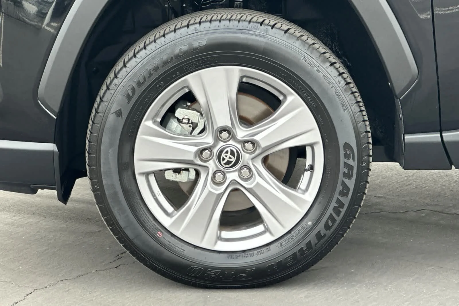 2025 Toyota RAV4 XLE - Photo 24