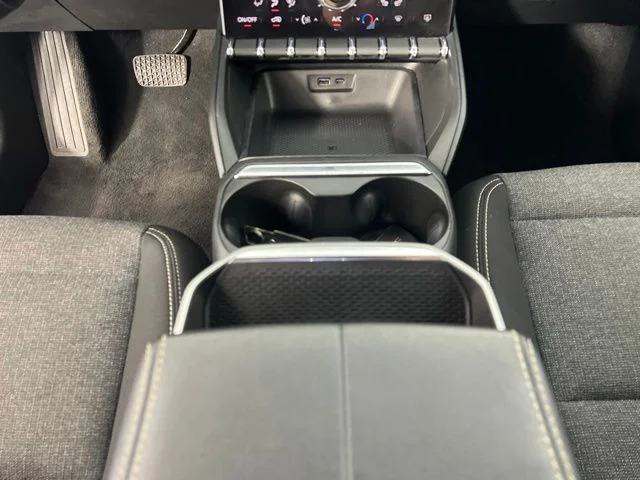 Used 2025 Silver GMC Elevation image 24