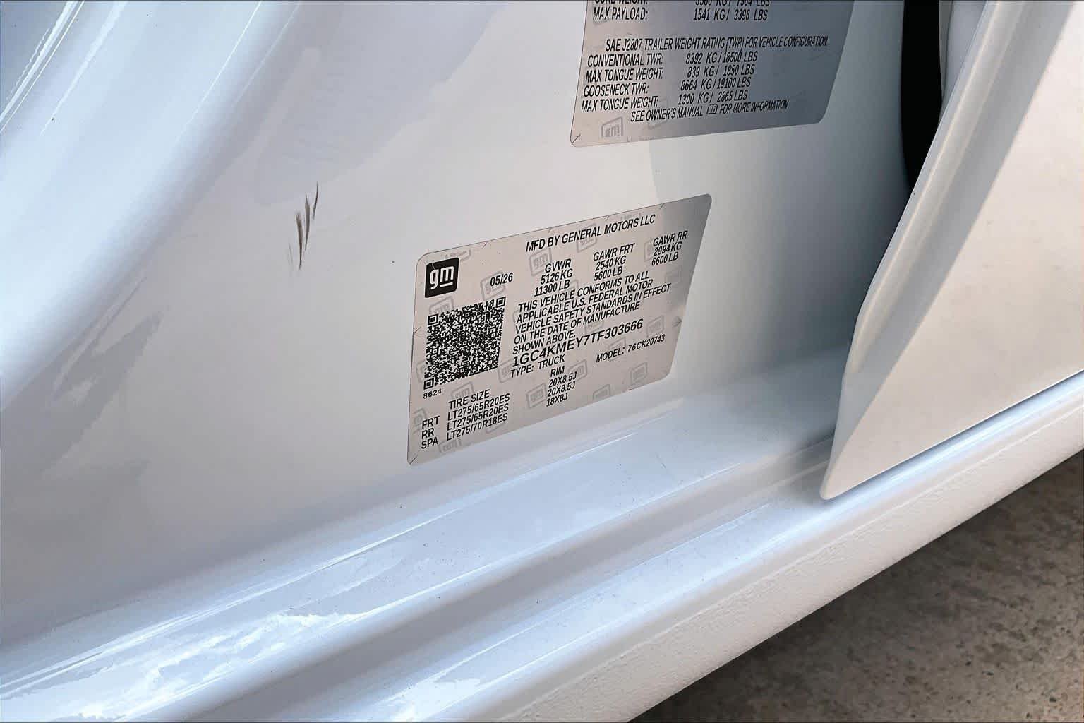 New 2026 Summit White Chevrolet Custom image 19