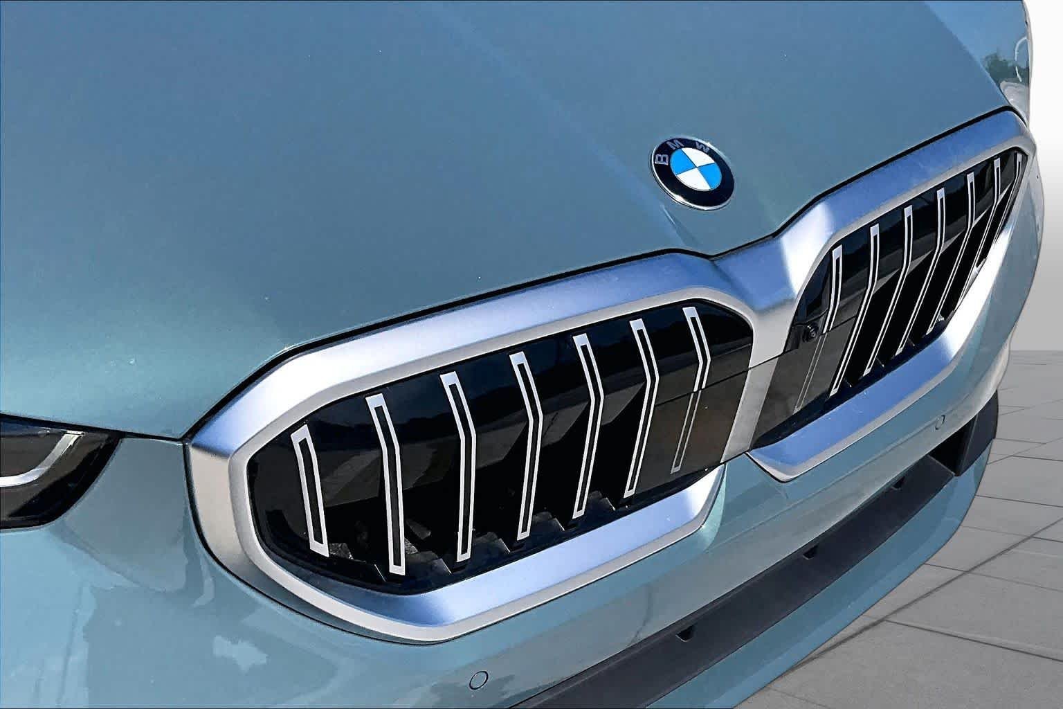 Used 2026 Cape York Green Metallic BMW 530i image 29