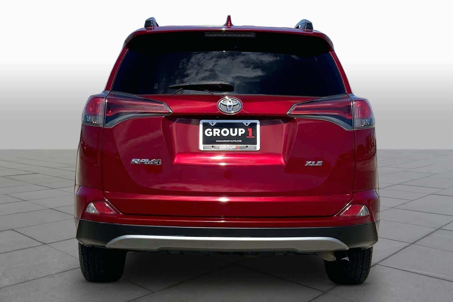 Used 2018 Ruby Flare Pearl Toyota XLE image 5