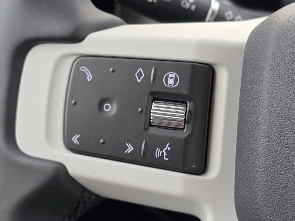 New 2026 Sedona Red Land Rover X-Dynamic se image 16