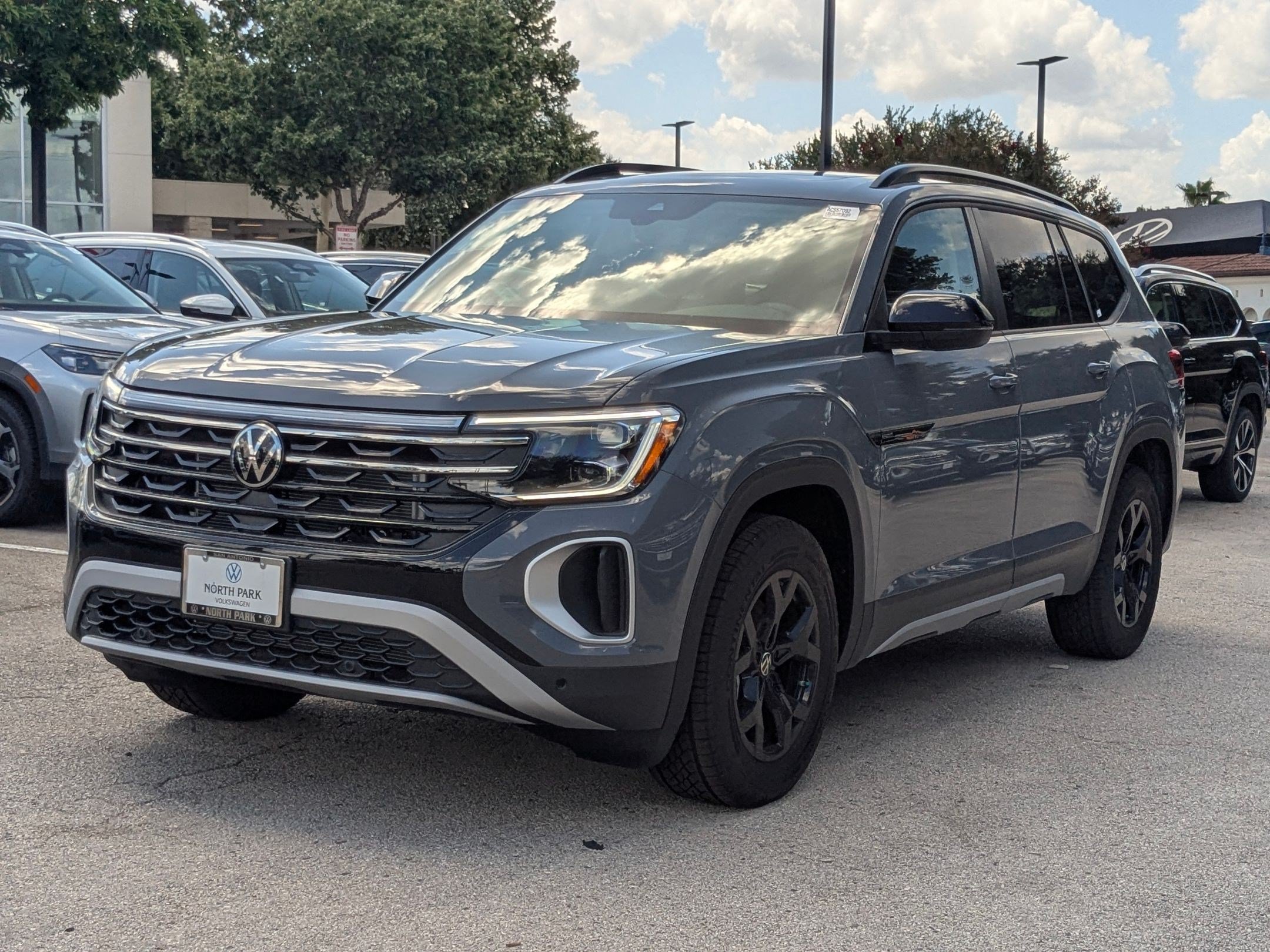 New 2026 Pure Gray Metallic Volkswagen 2.0T Peak Edition image 4