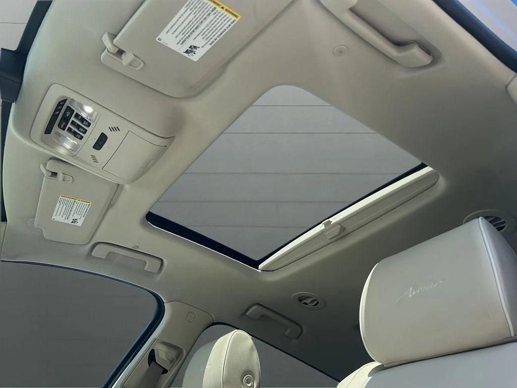 Used 2022 White Buick Avenir image 30