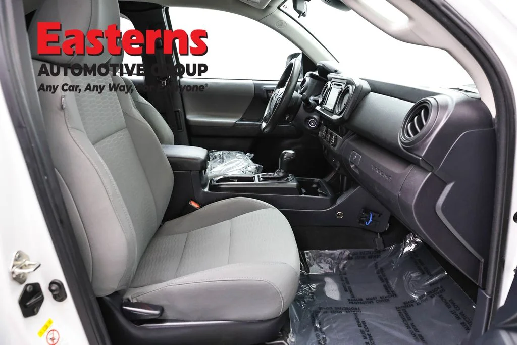Used 2018 White Toyota SR image 22