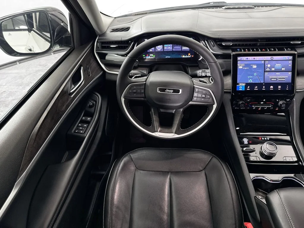 Used 2022 White Jeep 4xe image 21