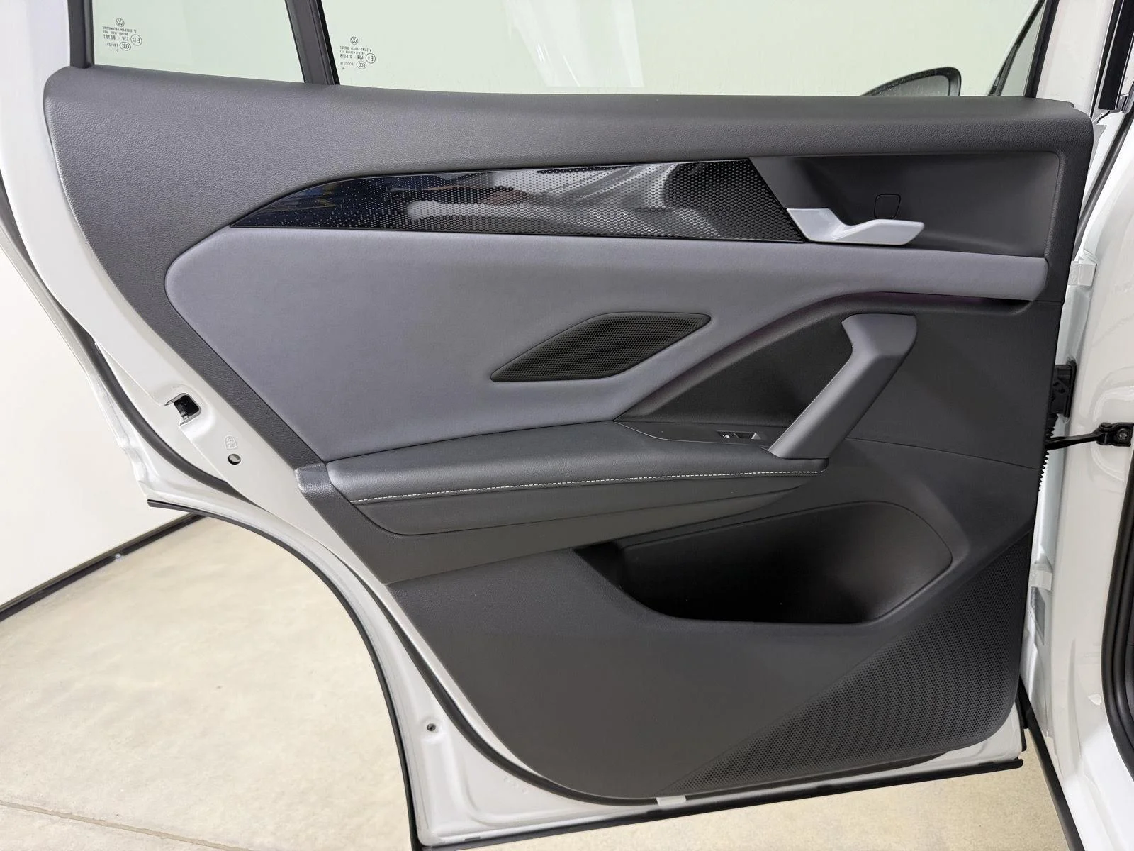 New 2026 Pure White Volkswagen SE image 23