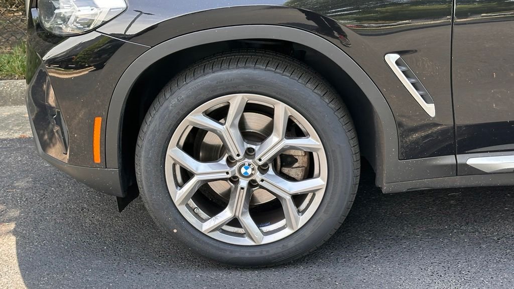 Used 2024 Black Sapphire Metallic BMW xDrive30i image 10