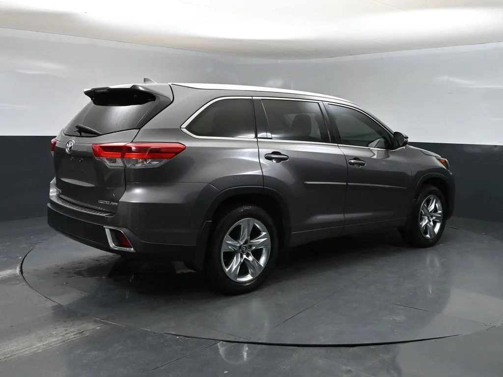 Used 2018 Gray Toyota Limited image 2