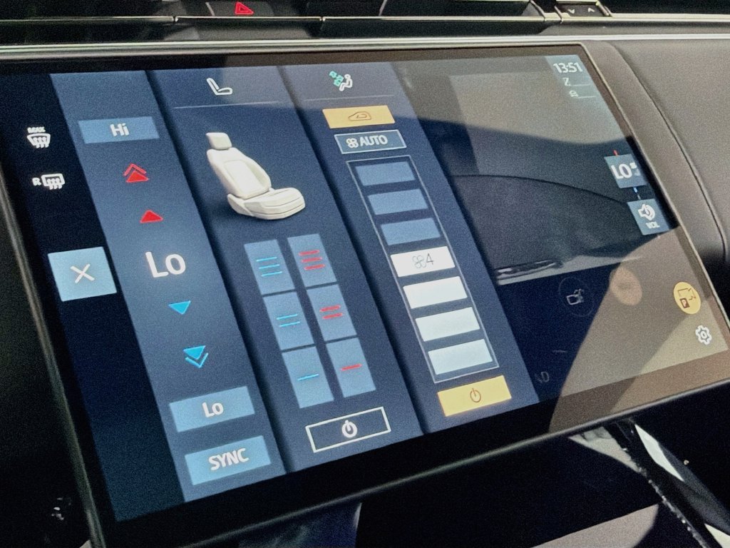 New 2027 Carpathian Grey Land Rover Dynamic SE P400 image 16