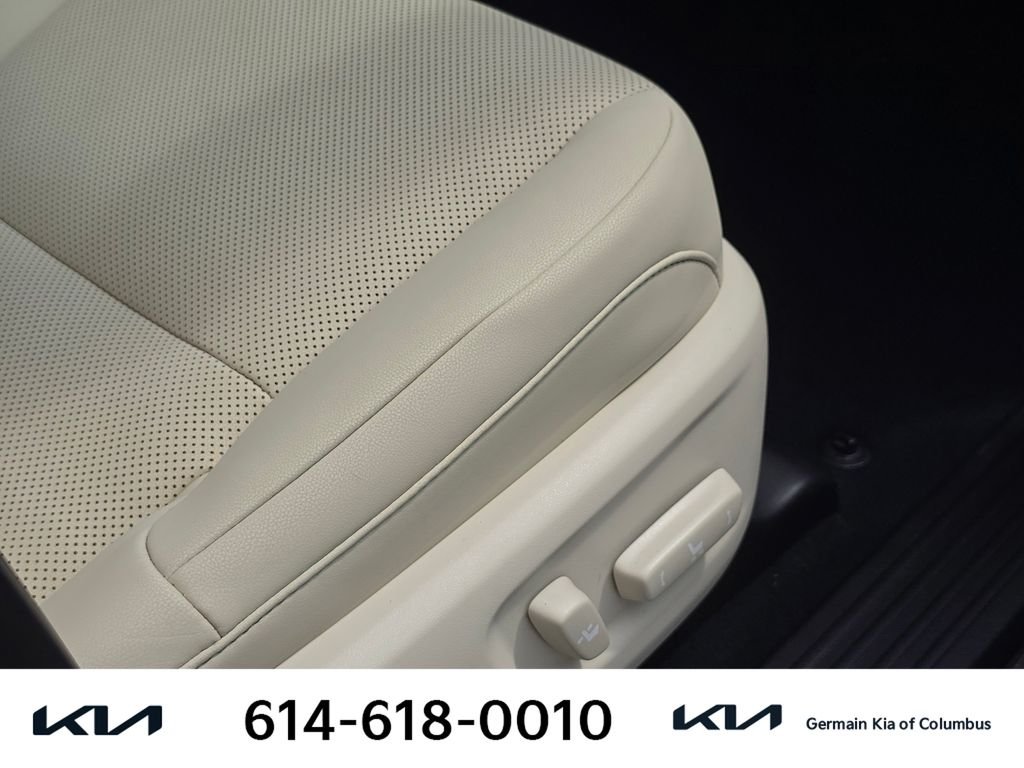 Used 2022 Black Lexus 460 image 27