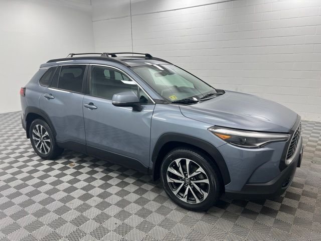 Used 2022 CELESTITE Toyota XLE image 4