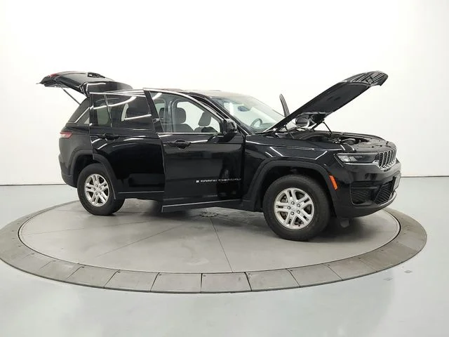 Used 2024 Black Jeep Laredo image 10