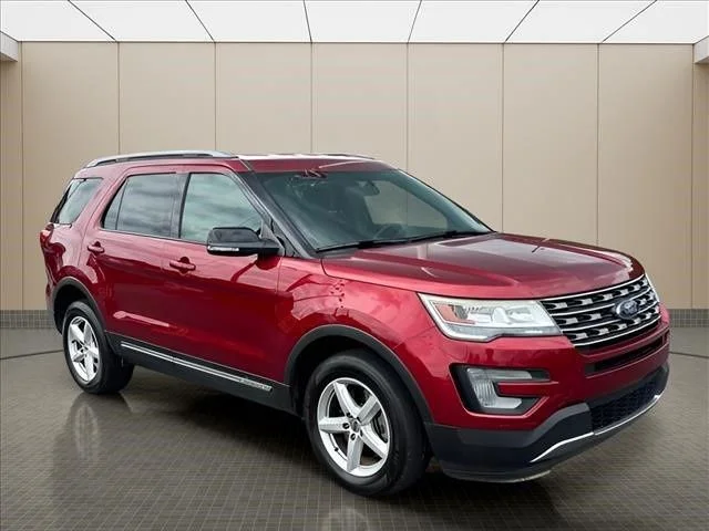 Used 2017 Red Ford XLT image 2