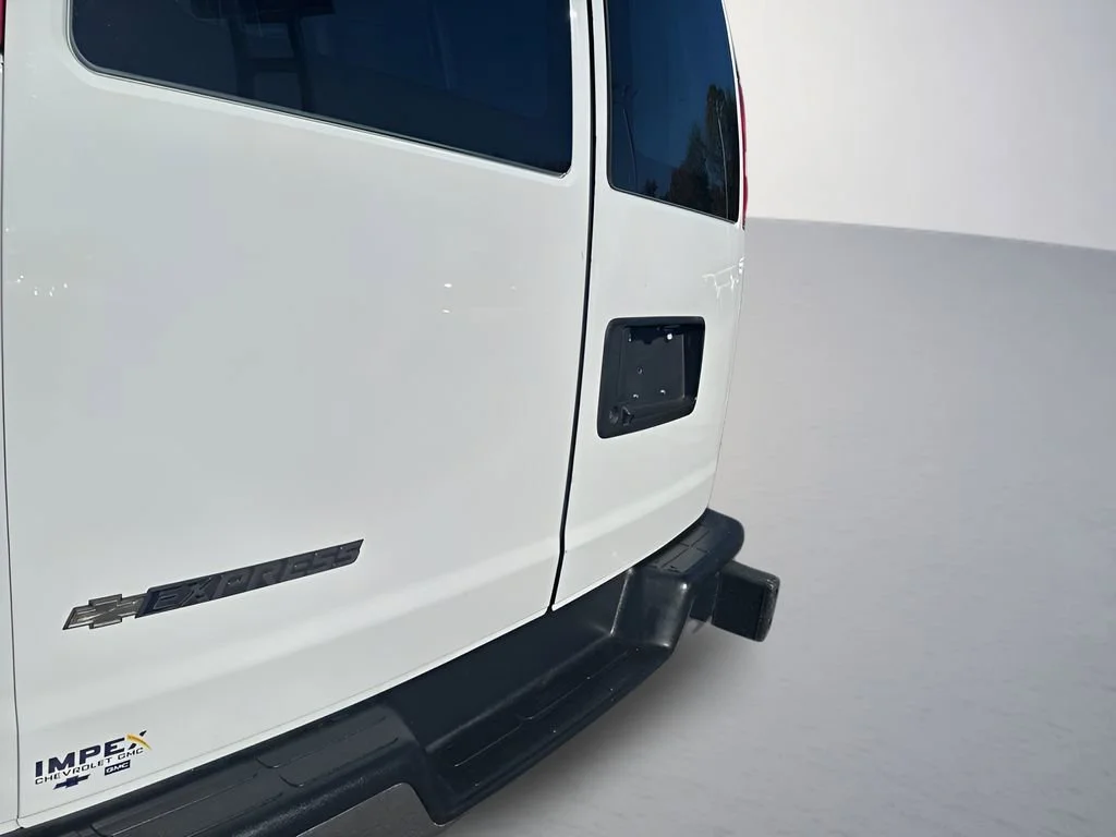 Used 2023 Summit White Chevrolet WT image 30