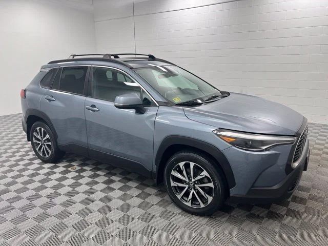 Used 2022 Gray Toyota XLE image 4