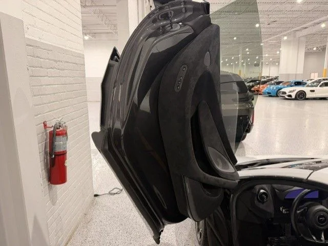 Used 2020 White McLaren Base image 9