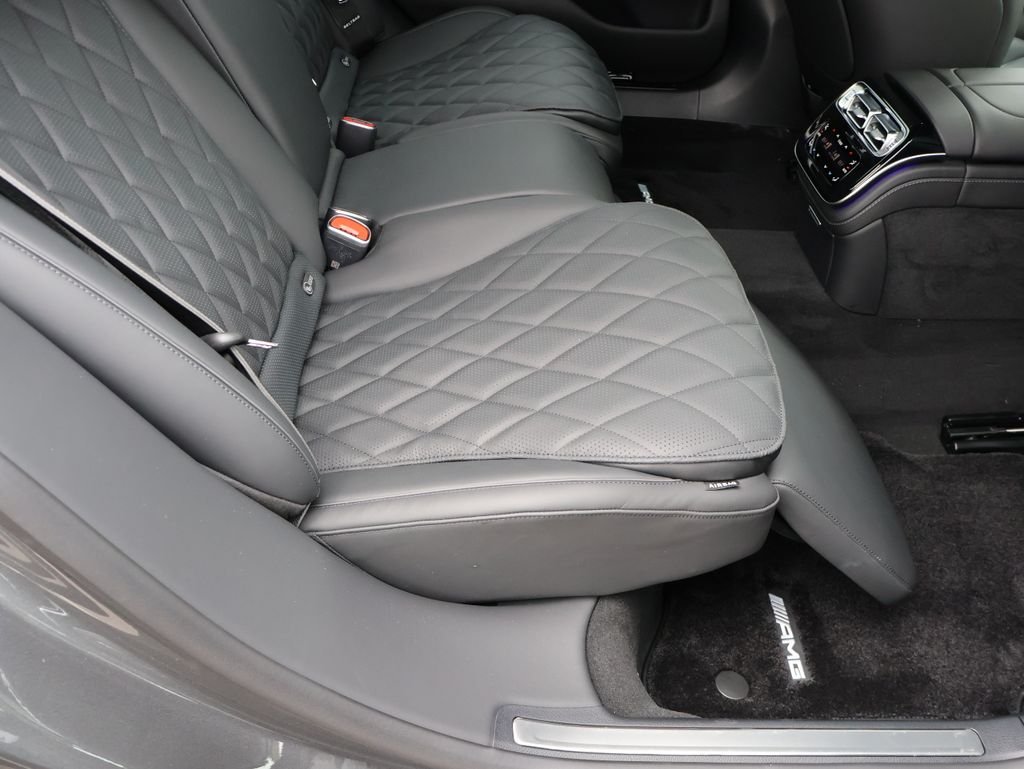 New 2026 MANUFAKTUR Graphite Metallic Mercedes-Benz S 580 image 17