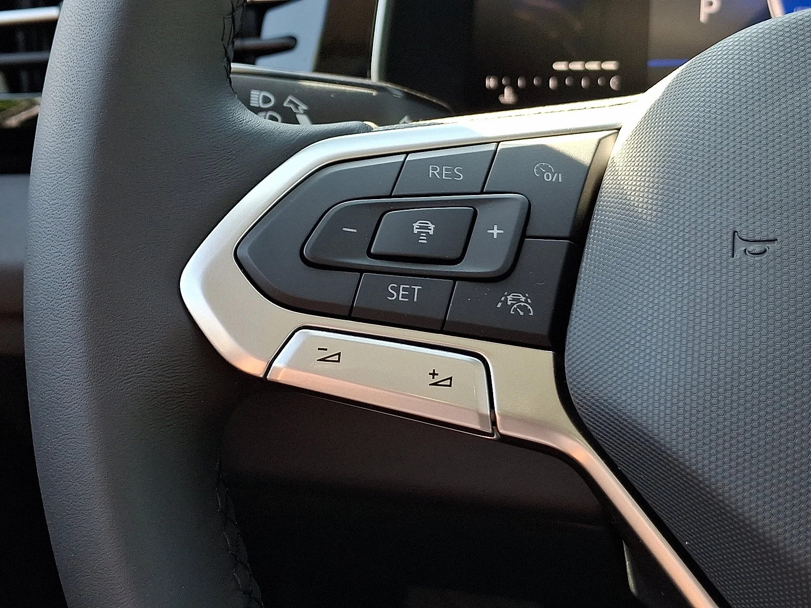 New 2026 Platinum Gray Metallic Volkswagen SE image 17