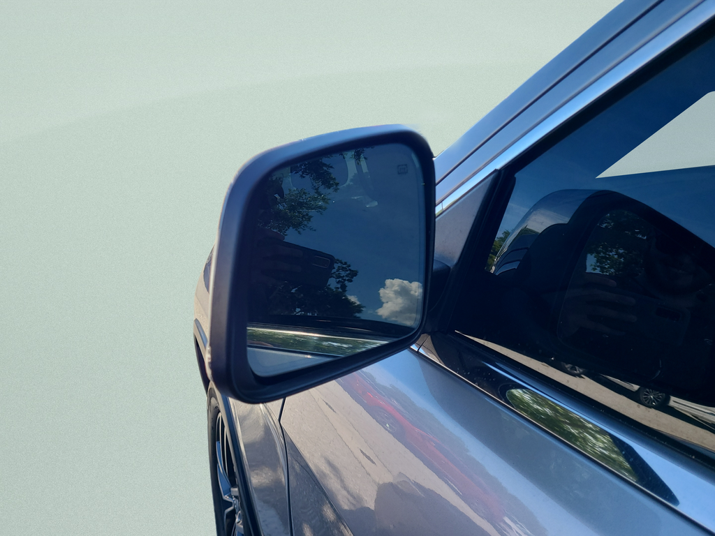 Used 2017 Silver Jeep Limited image 9