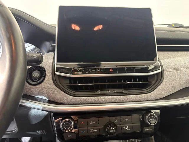 Certified Used 2022 White Jeep Latitude Lux image 28