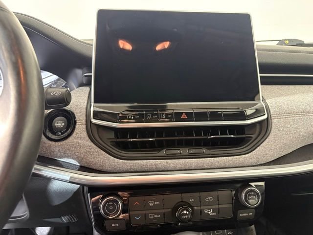 Certified Used 2022 White Jeep Latitude Lux image 28