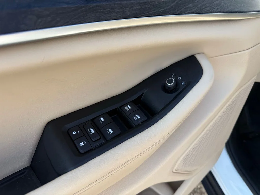 Certified Used 2024 White Jeep Limited image 12