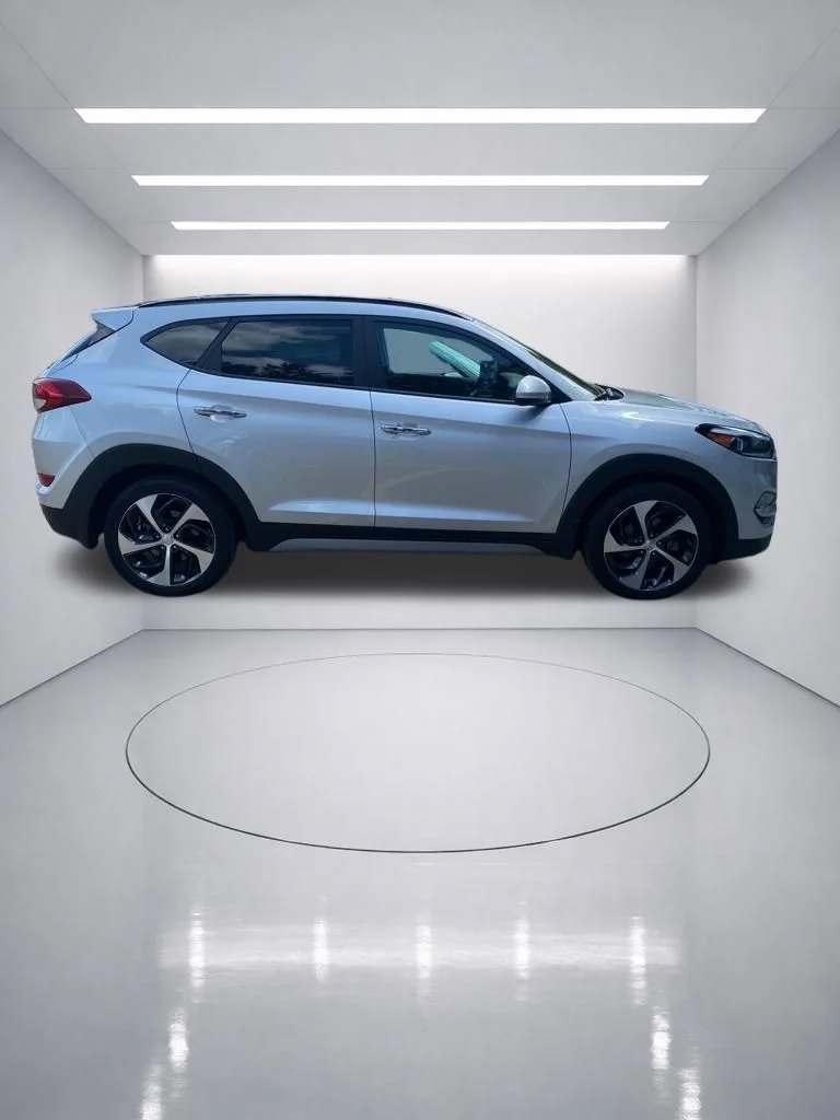 Used 2018 Molten Silver Hyundai Limited image 4