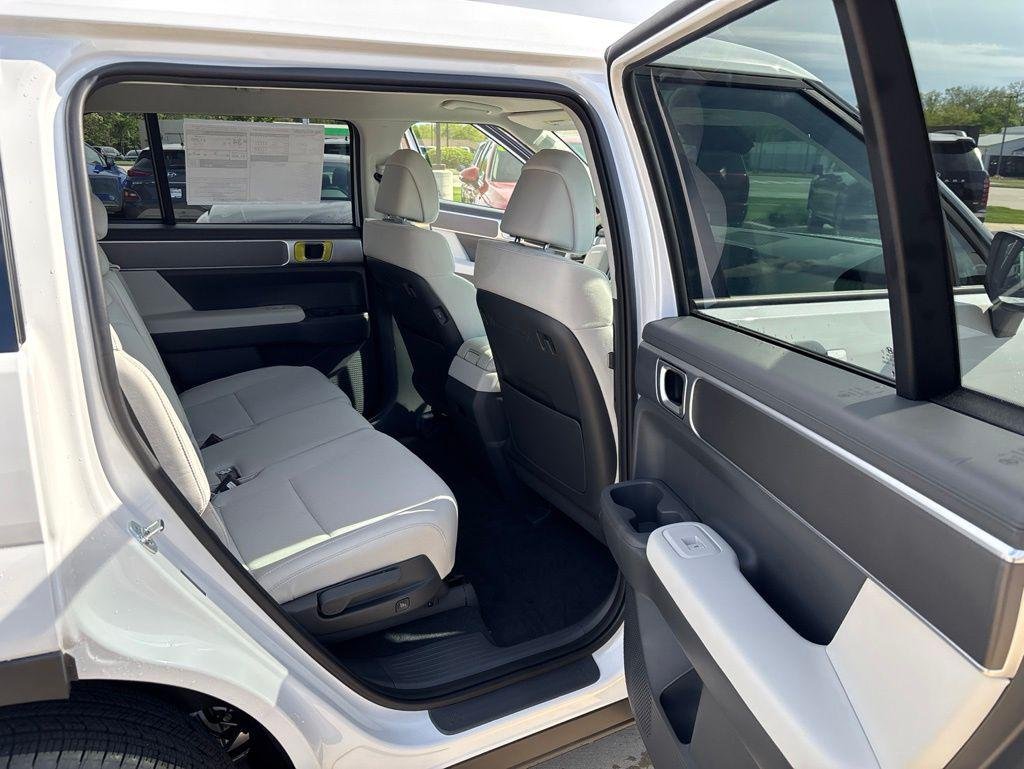 New 2026 White Hyundai SE image 33