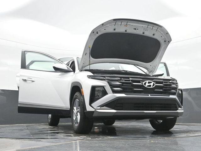 New 2026 White Hyundai SE AWD image 32