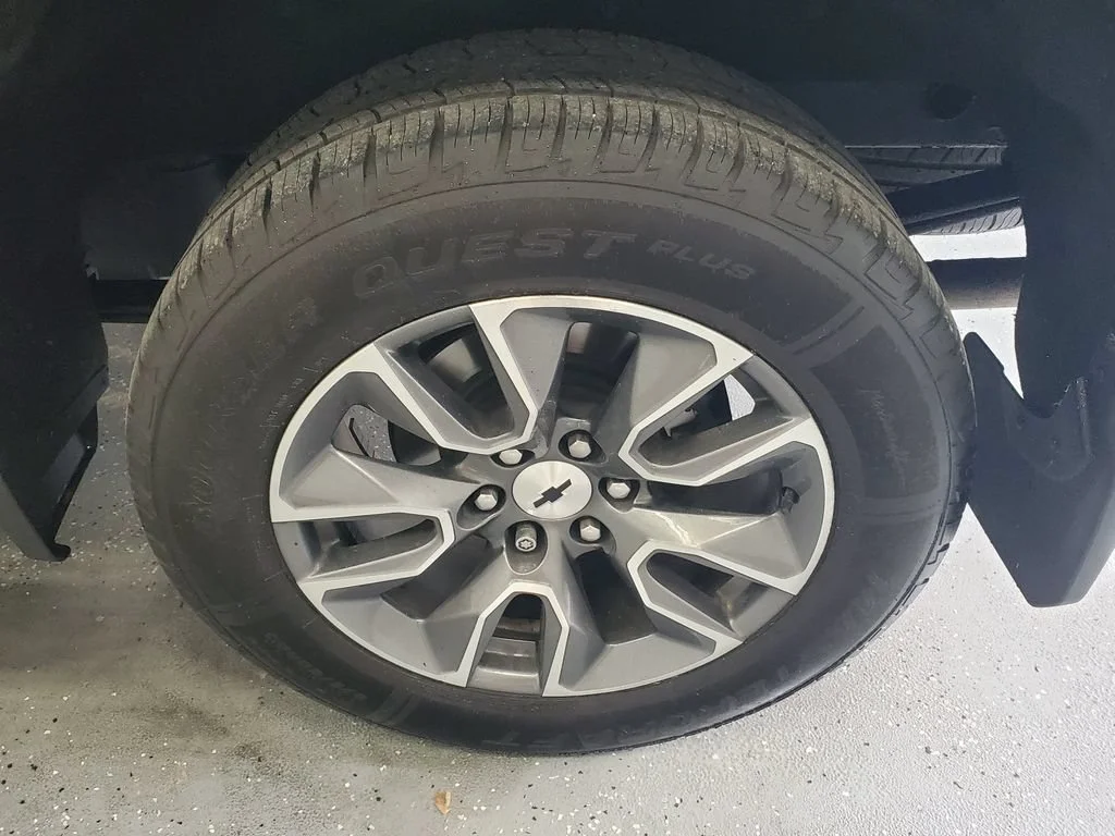 Used 2019 SHADOW GRAY METALLIC Chevrolet RST image 27