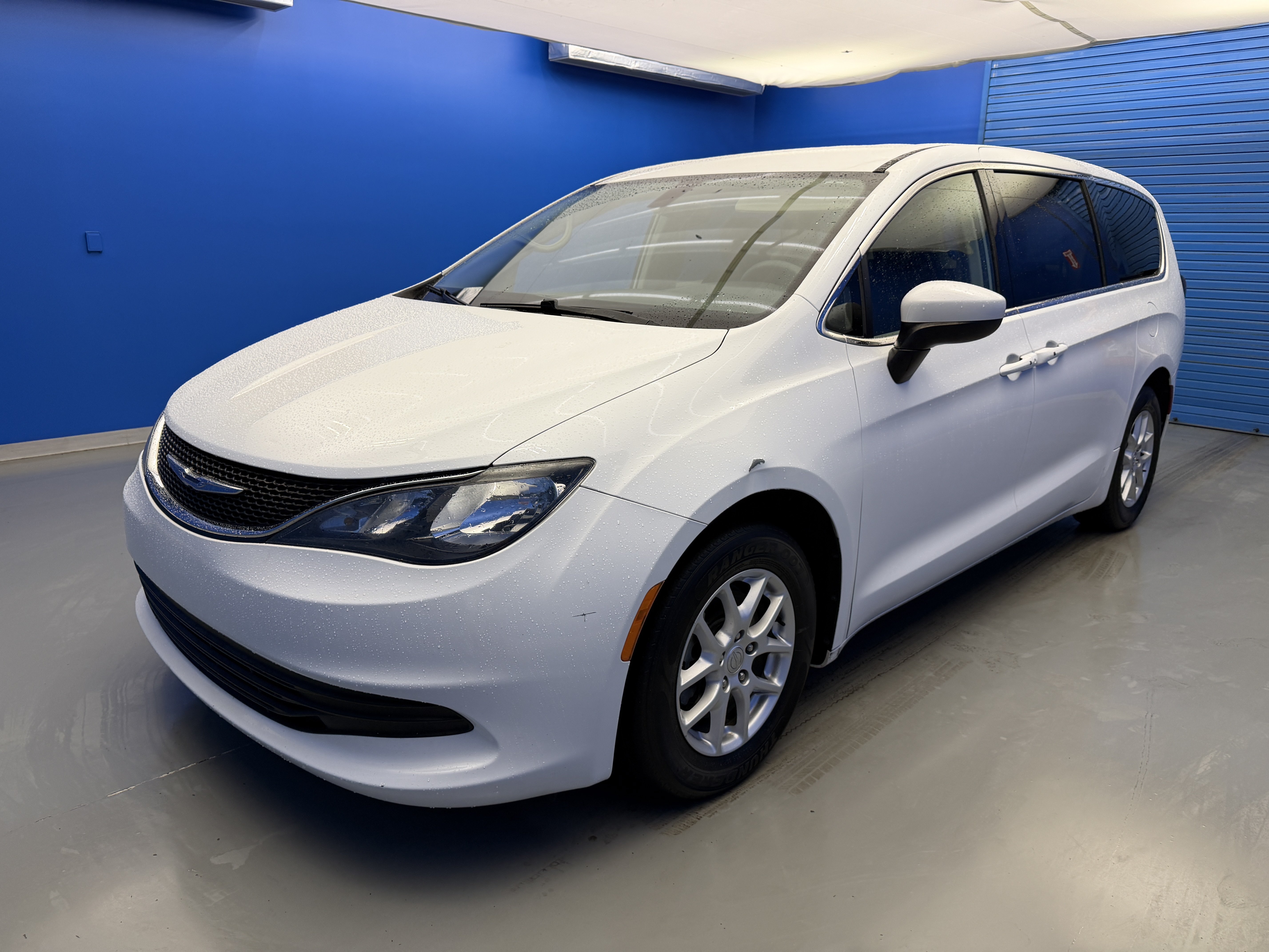 Used 2017 Bright White Clearcoat Chrysler Touring image 4