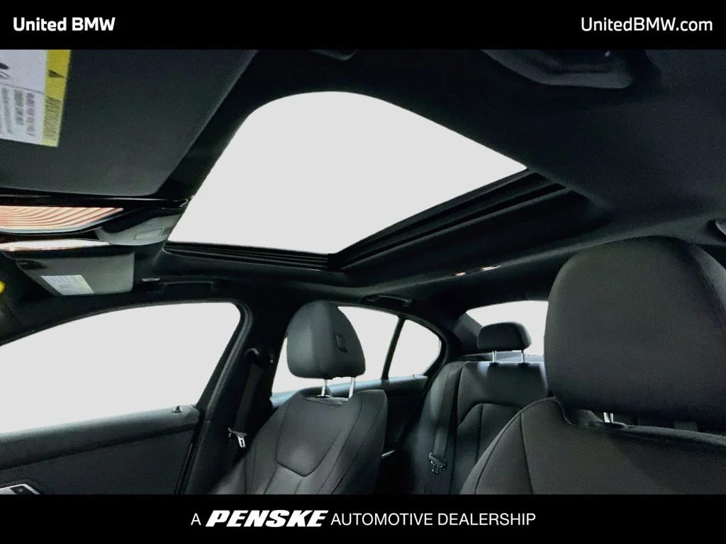 2021 BMW 3 Series 330e - Photo 19