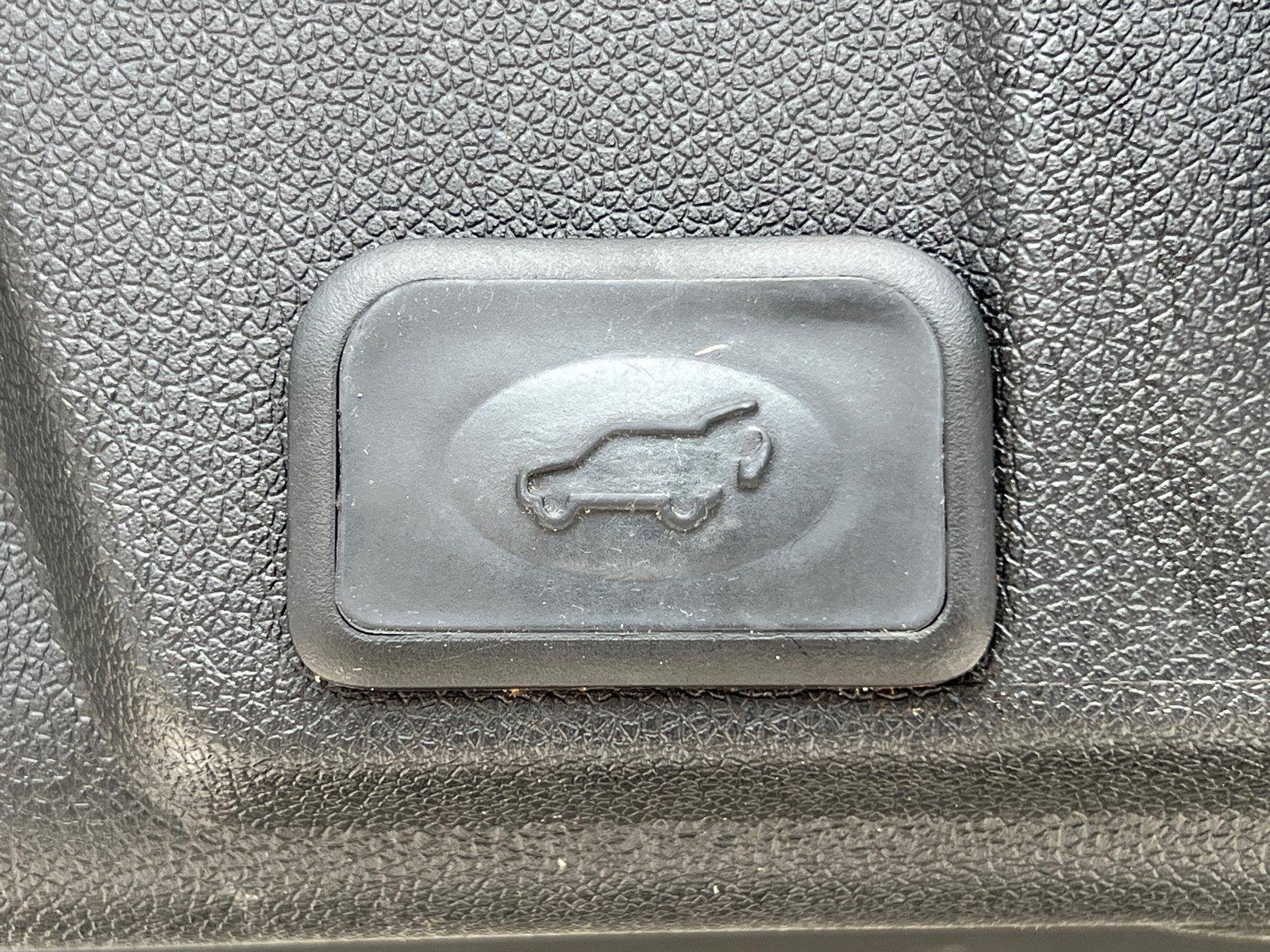 Used 2016 Iridescent Pearl Tricoat Chevrolet LT image 19
