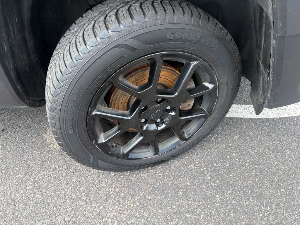 Used 2020 Blue Jeep Latitude image 9