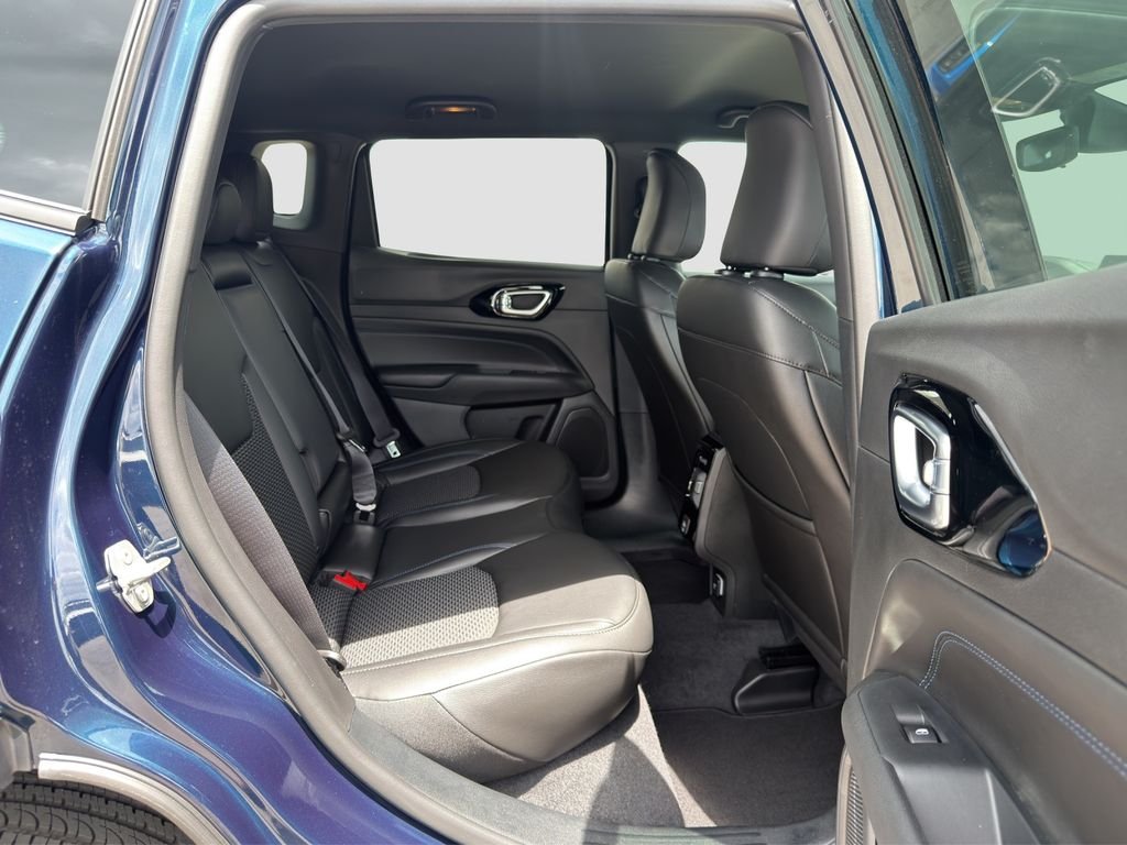 New 2026 Fathom Blue Pearl-Coat Exterior Paint Jeep Latitude image 26