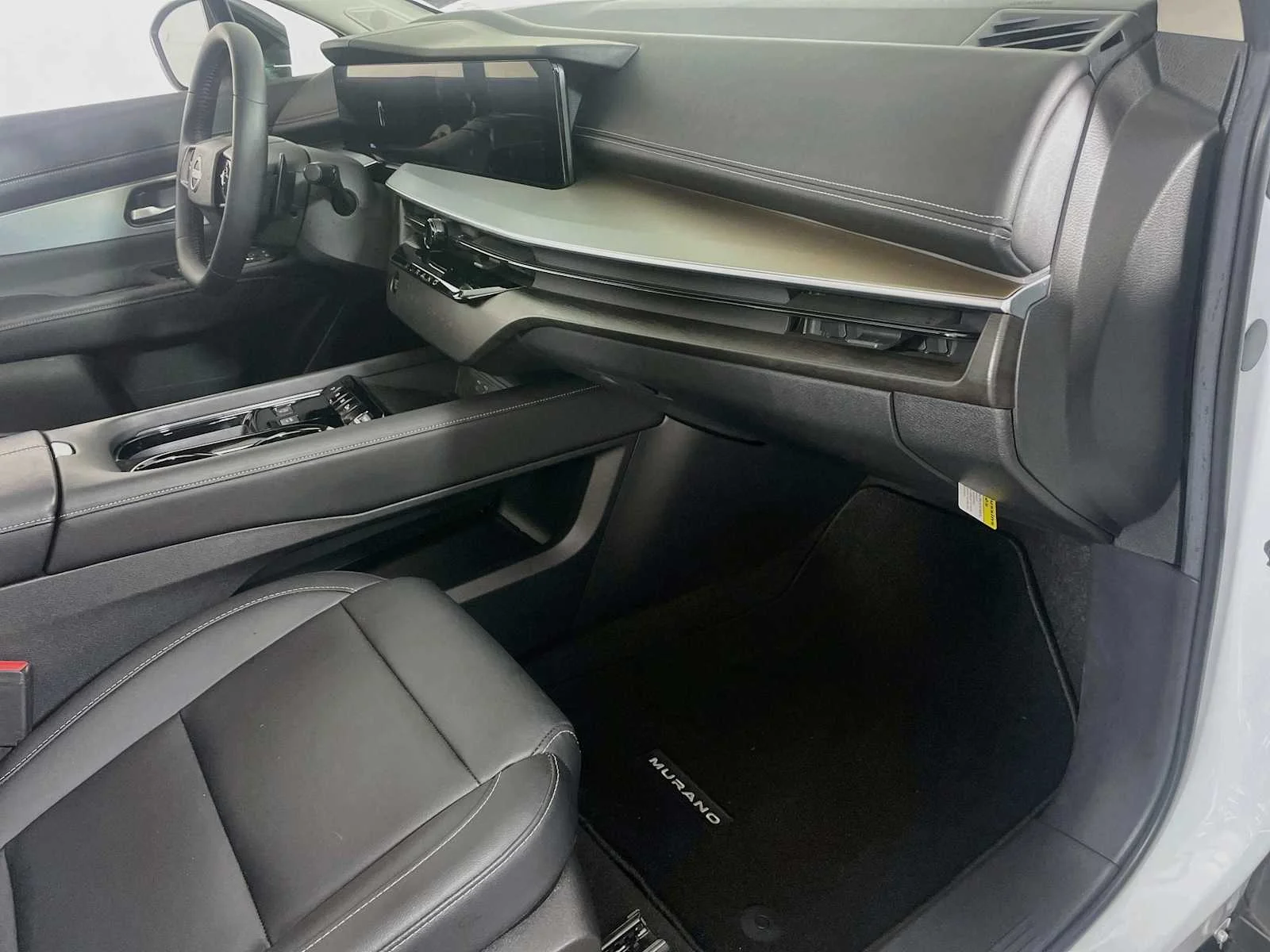 Certified Used 2025 Everest White Pearl Tricoat Nissan SL image 29