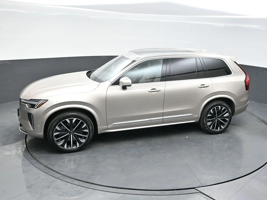 Used 2026 Bright Dusk Volvo Plus image 33