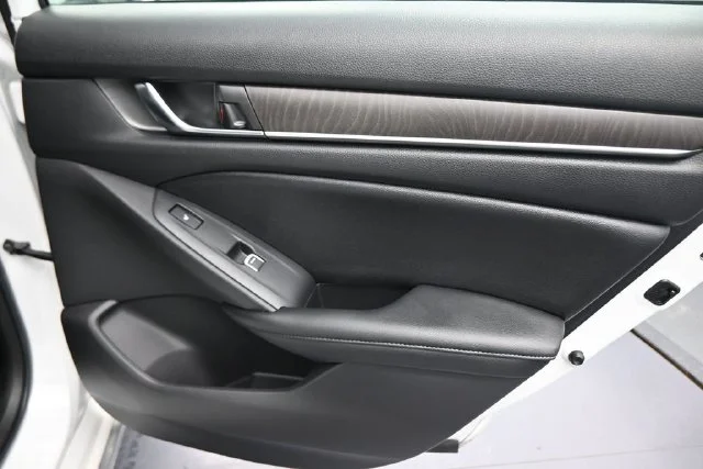 Used 2021 White Honda Touring image 15