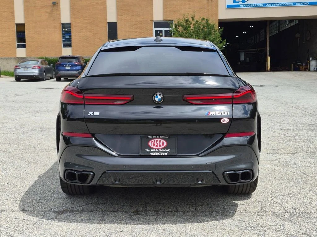 Used 2024 Black BMW M60i image 4