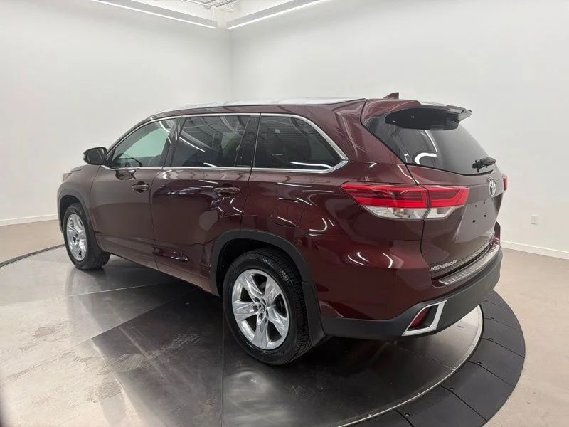 Used 2017 Red Toyota Limited image 5