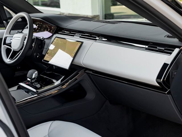 New 2026 Borasco Grey LAND ROVER Dynamic SE image 32