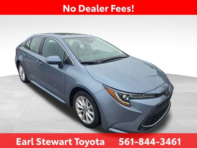 Used 2021  Toyota XLE image 2