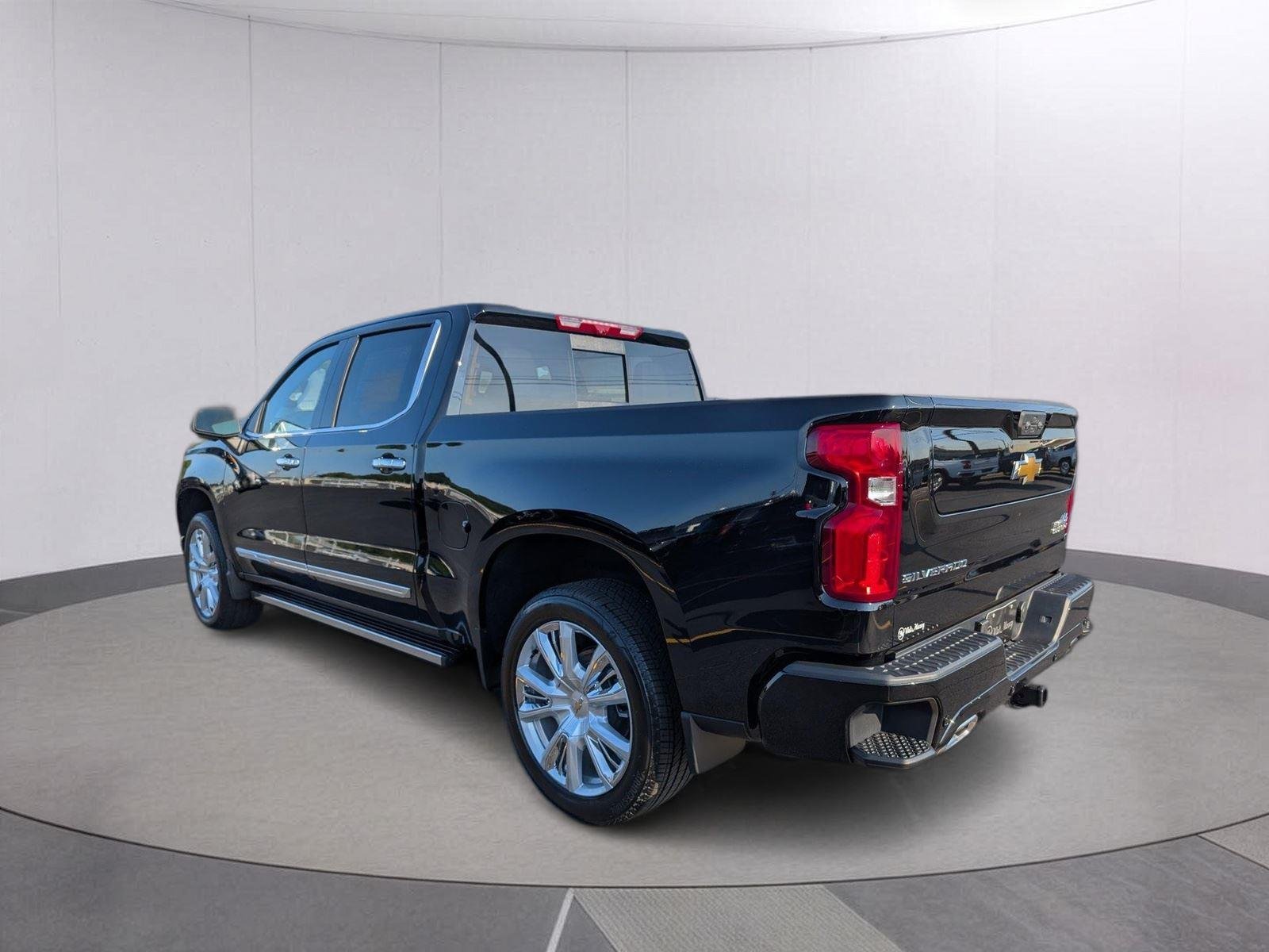 New 2026 Black Chevrolet High Country image 5