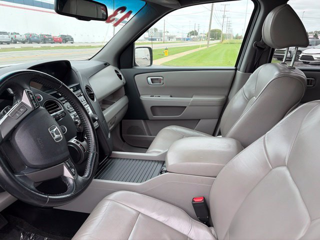 Used 2013 Alabaster Silver Metallic Honda EX-L image 9