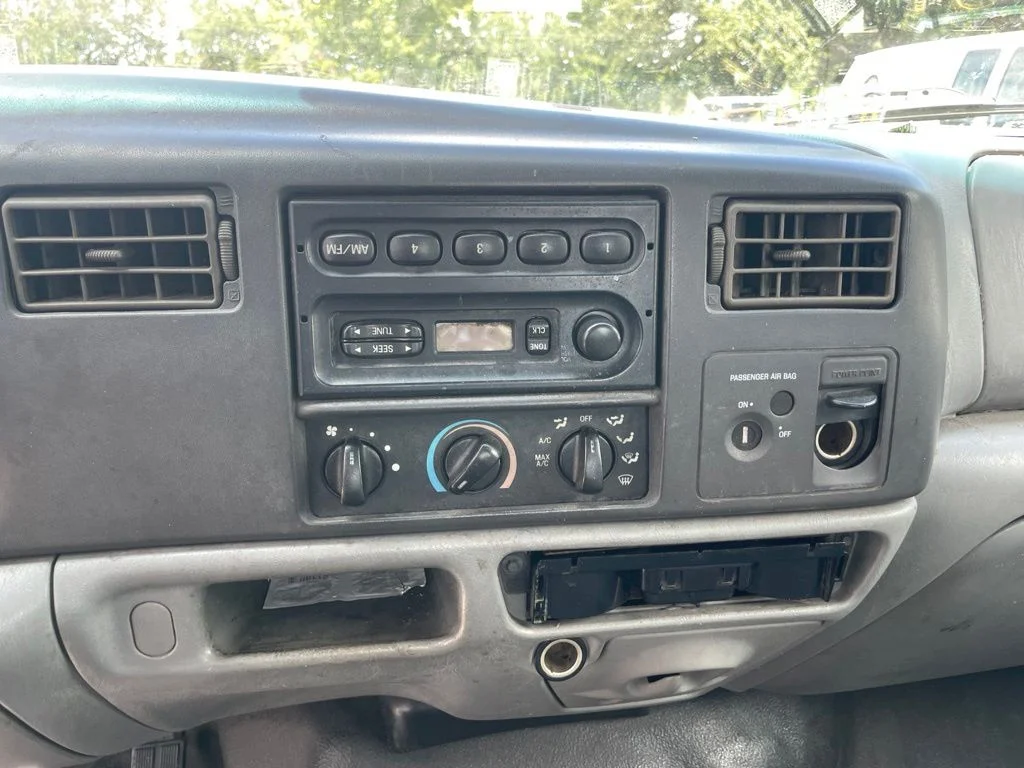 Used 2002 White Ford XL image 11